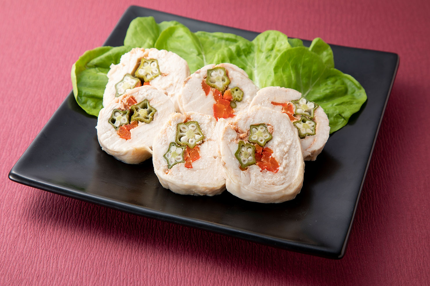 鶏むね肉明太子ロールのレシピの盛り付け例