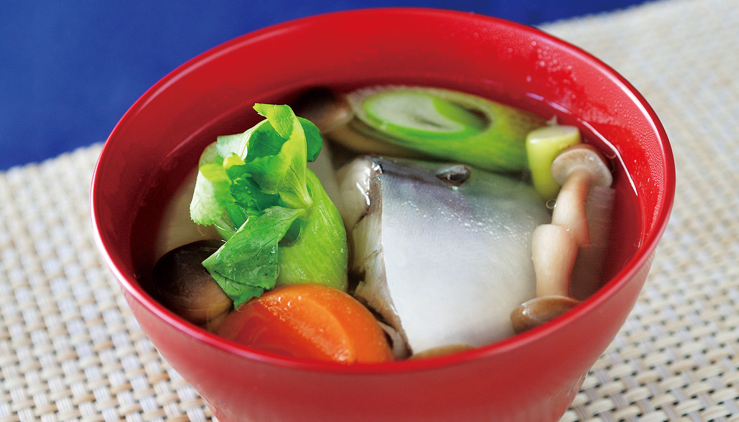 骨のある塩鯖で取っただしの汁もの