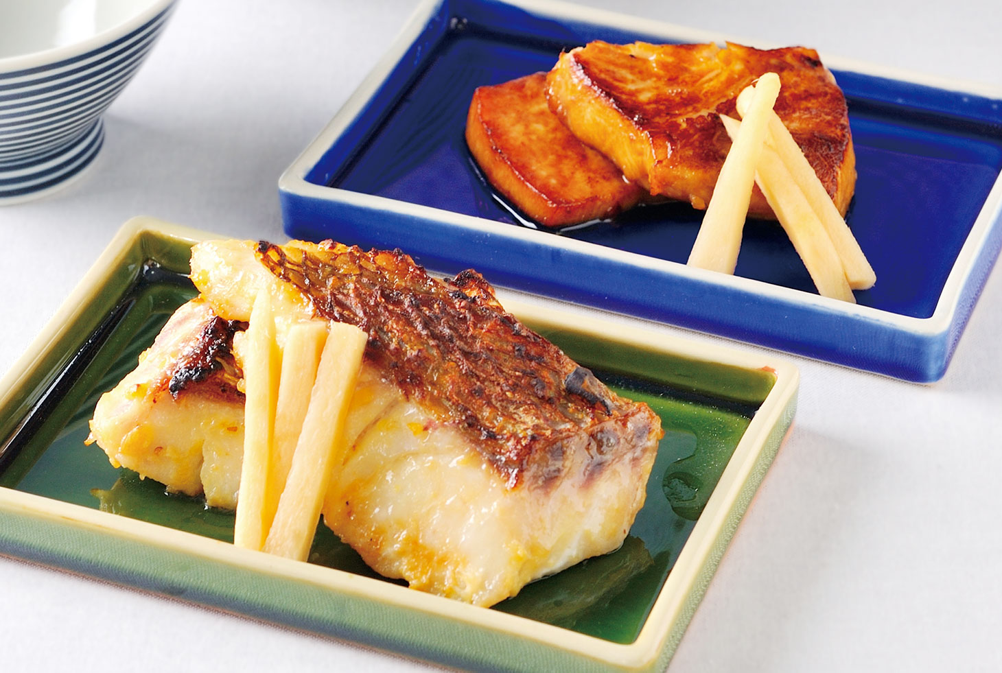 めかじきの醤油漬け焼きと鯛の味噌漬け焼きの盛り付け