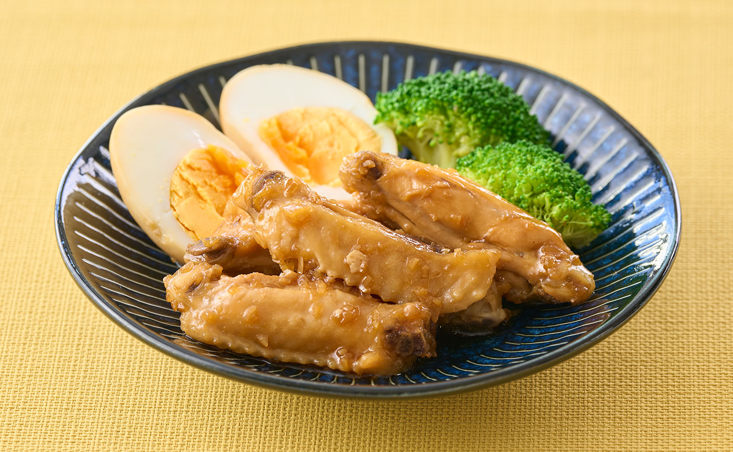 鶏手羽のさっぱり煮の盛り付け例