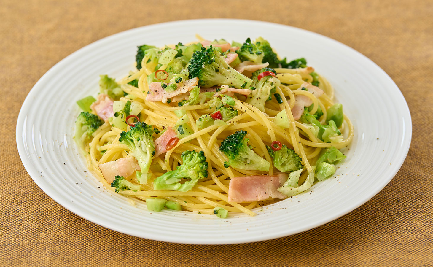 焼き鯖のトマト煮の盛り付け例