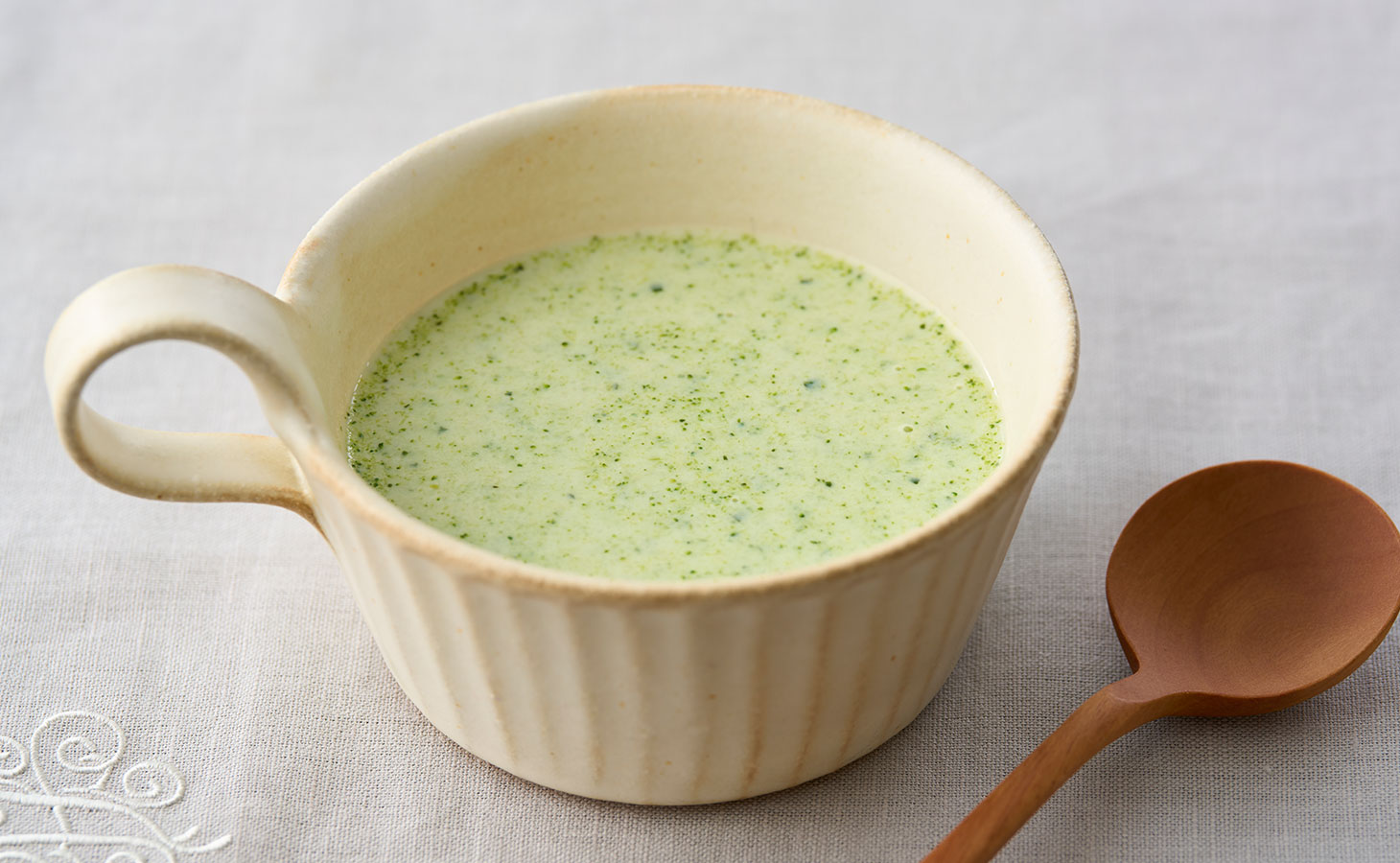 ブロッコリーのポタージュの盛り付け例