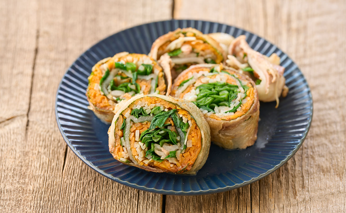 豚キムチ丼 温玉のせの盛り付け例